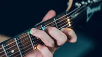 Des LEDS pour apprendre la guitare