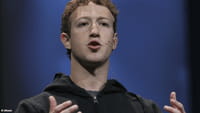 Facebook embauche des modérateurs