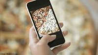Le prix de ses contacts : une pizza ?