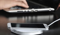 Le chargeur pour mobile sans fil Qi accélère