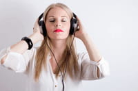 Journée de l'Audition : astuces et applications pour préserver vos oreilles