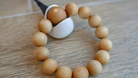 Acer sort un bracelet bouddhiste connecté