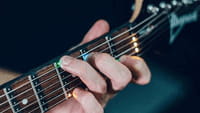 Des LEDS pour apprendre la guitare