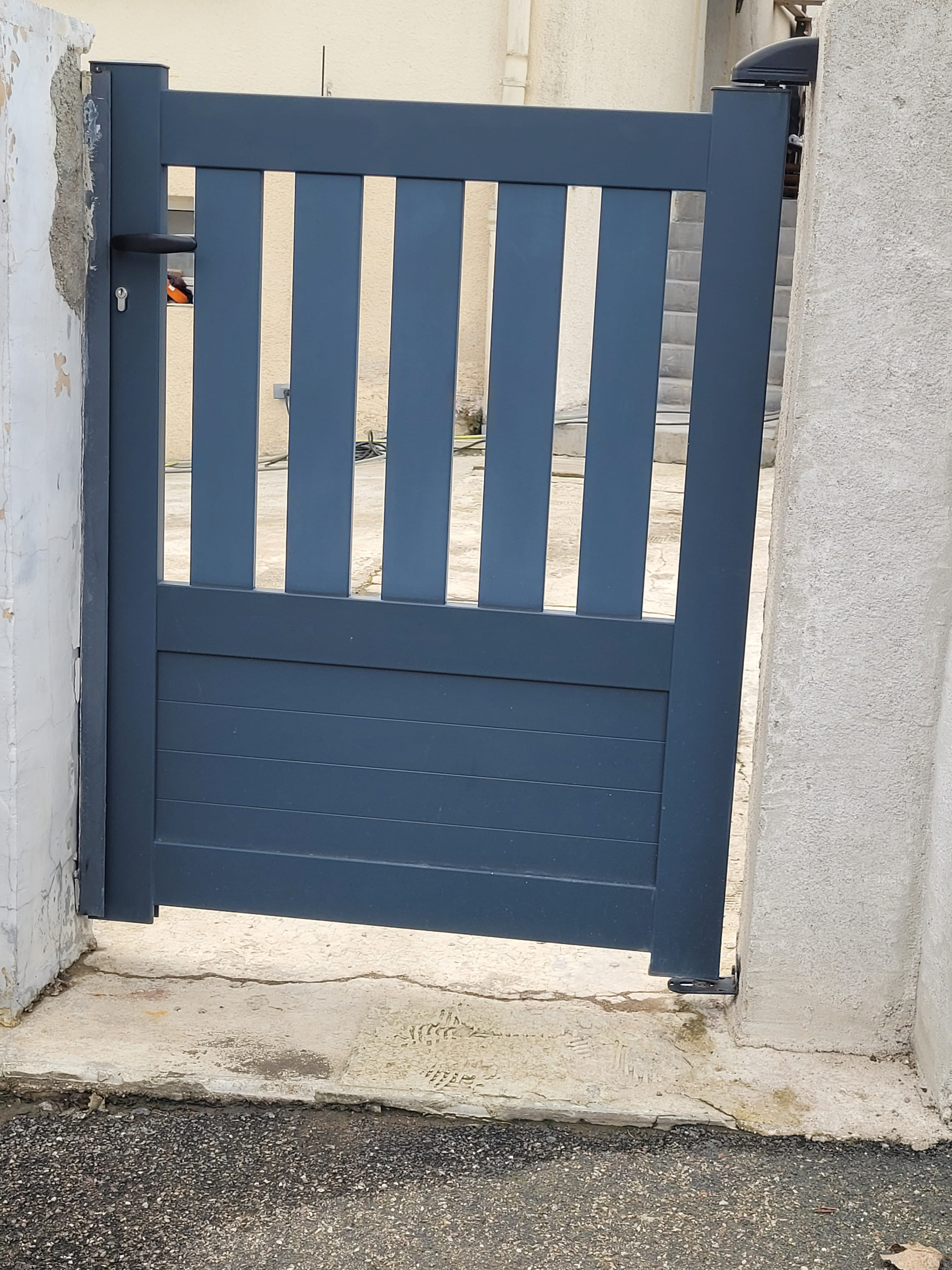 Portillon fermé à clé