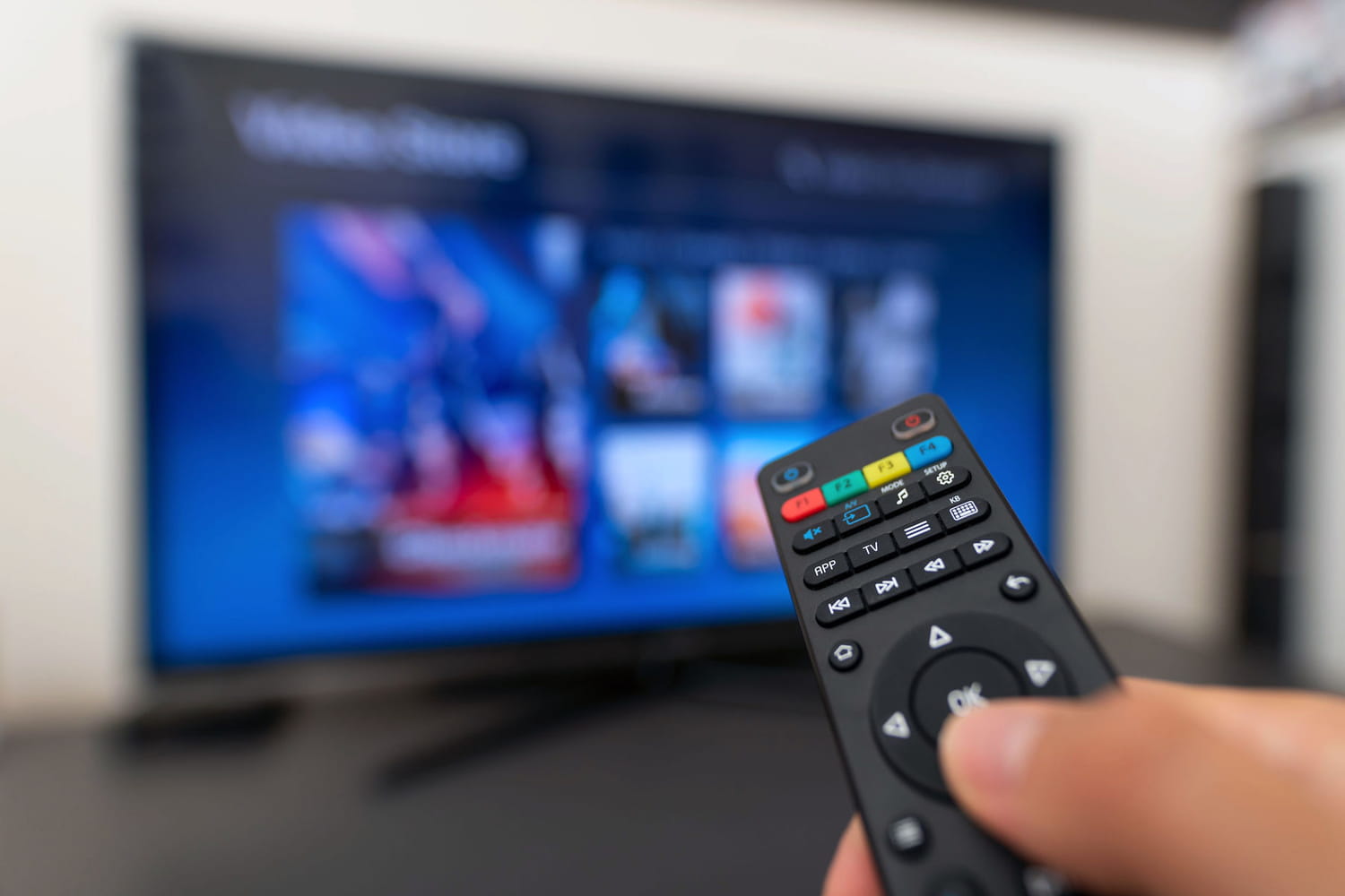 TV Box Evolution - Accès Gratuit Chaînes Et Apps - Streaming Sans Fil - Branchement HDMI Simple - Antenne Wi-Fi Externe