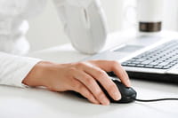 Accès à internet au travail : un fléau ?